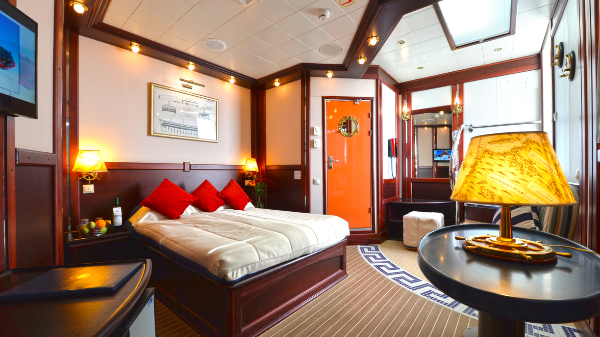 Schooner - sailing cruise ship — photo 10