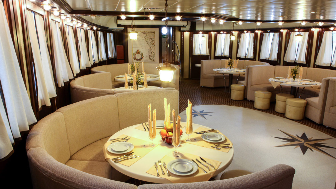 Schooner - sailing cruise ship — photo 16