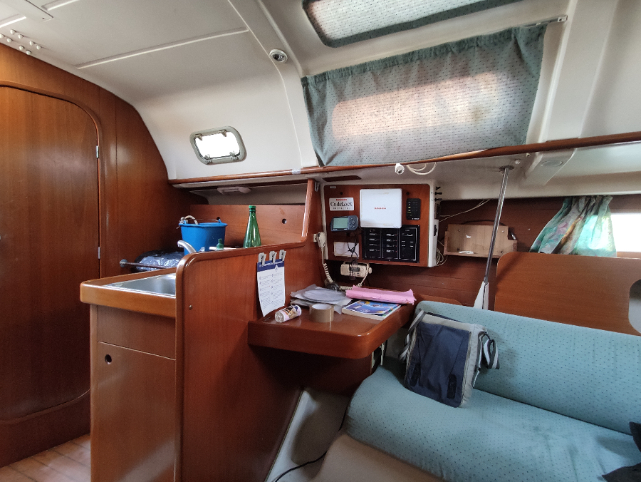 Beneteau Oceanis 321 — photo 10