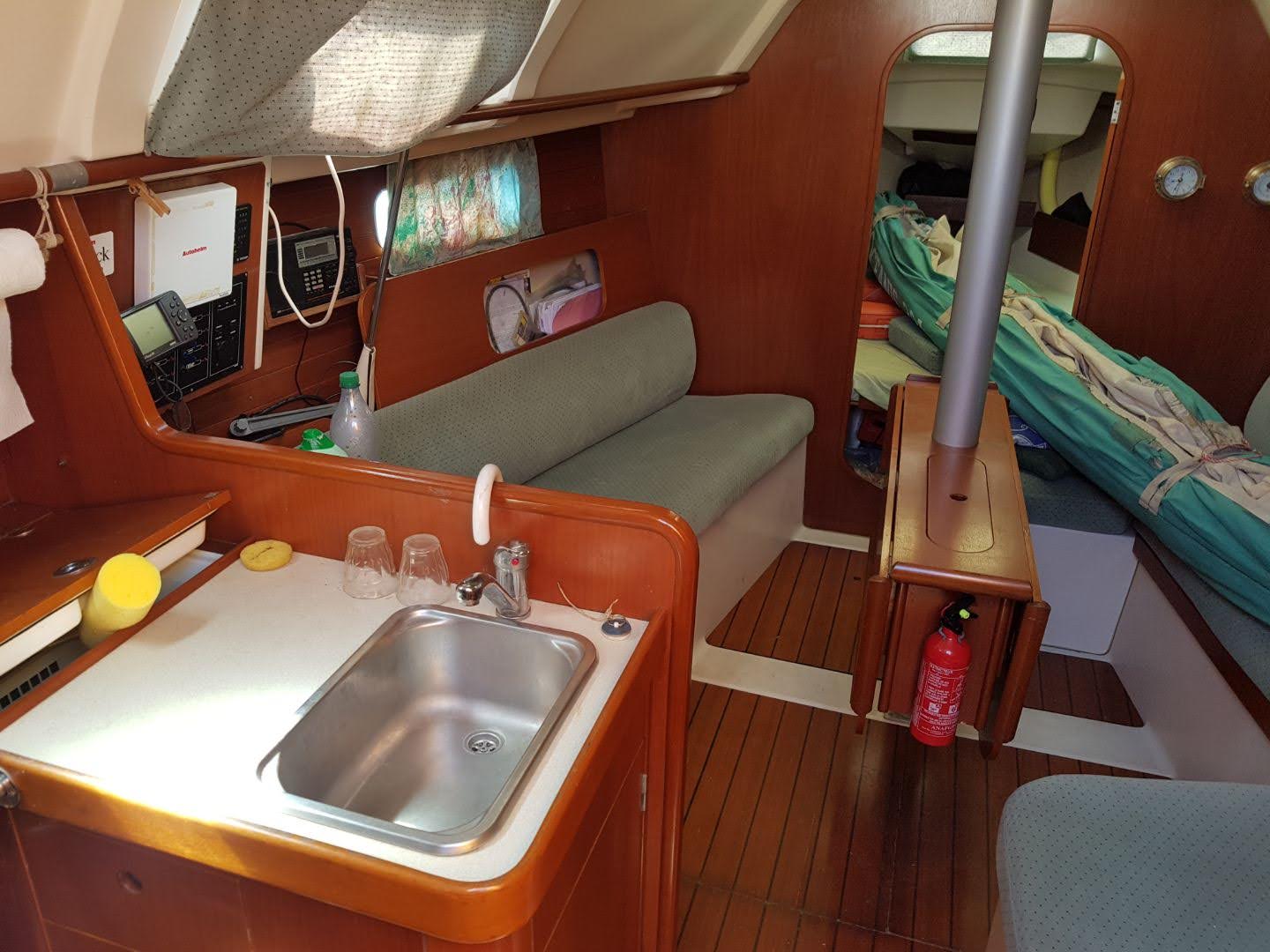 Beneteau Oceanis 321 — photo 18