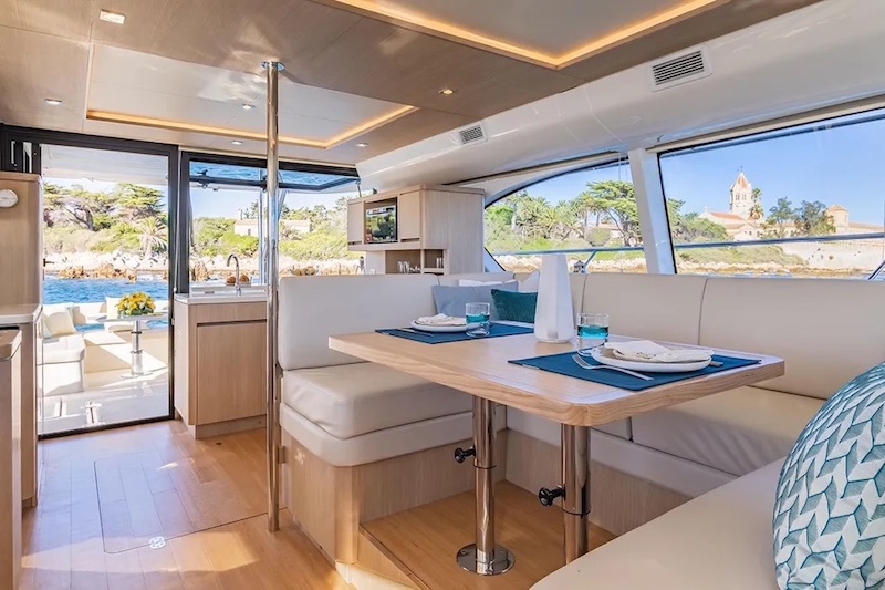 44 Power Catamaran — photo 3