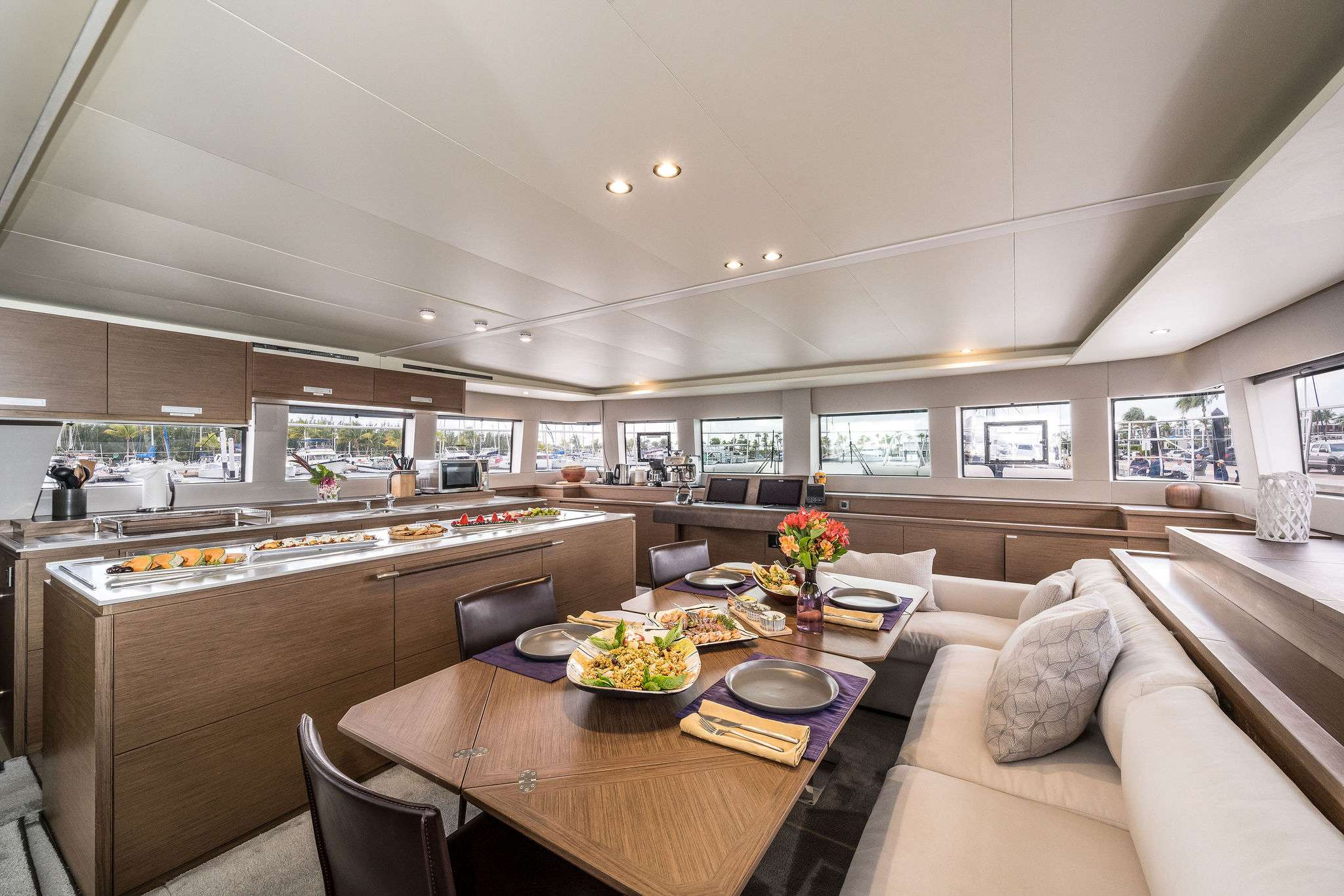 630 Power Catamaran — photo 6