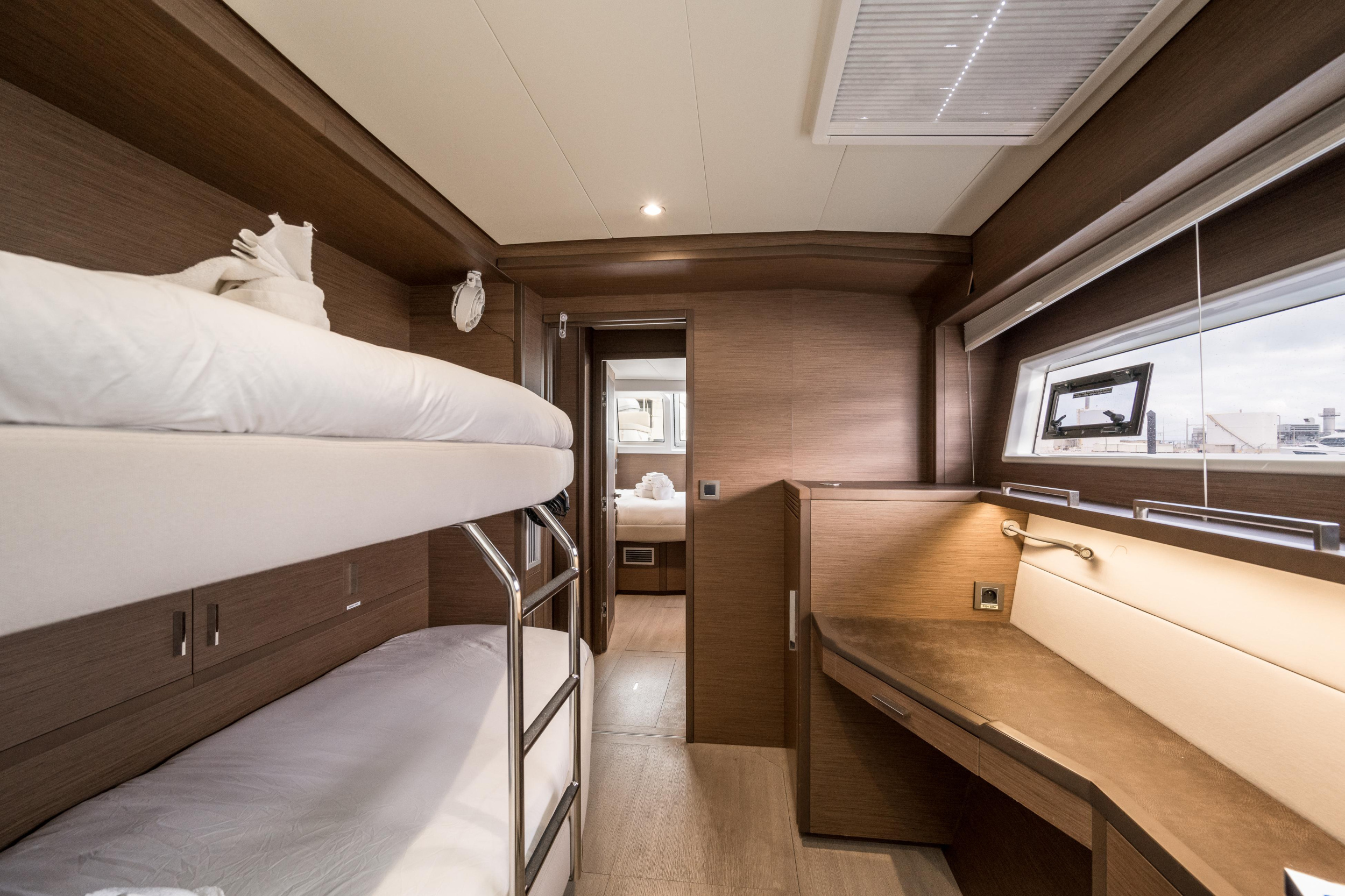 630 Power Catamaran — photo 10
