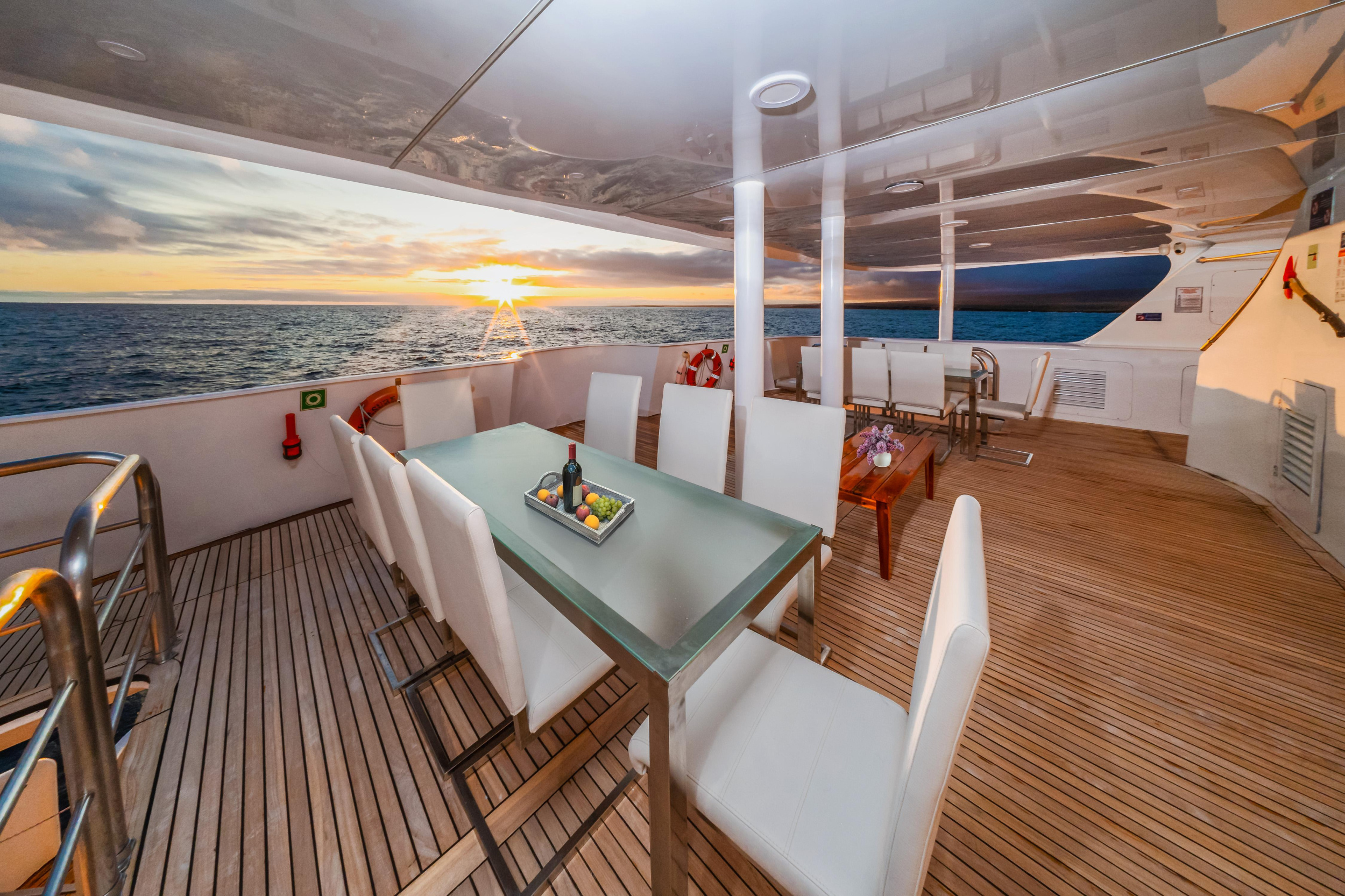 Crucero en Pequeño Barco Tesoros de Galápagos — photo 4