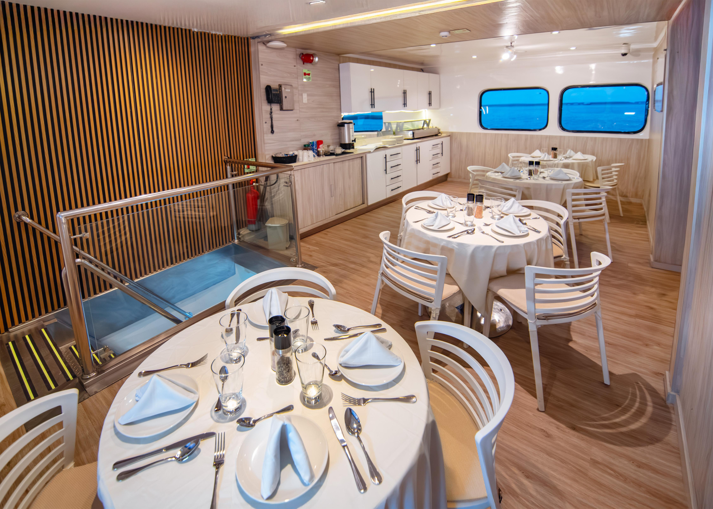 Crucero en Pequeño Barco por el Oeste de Galápagos — photo 6