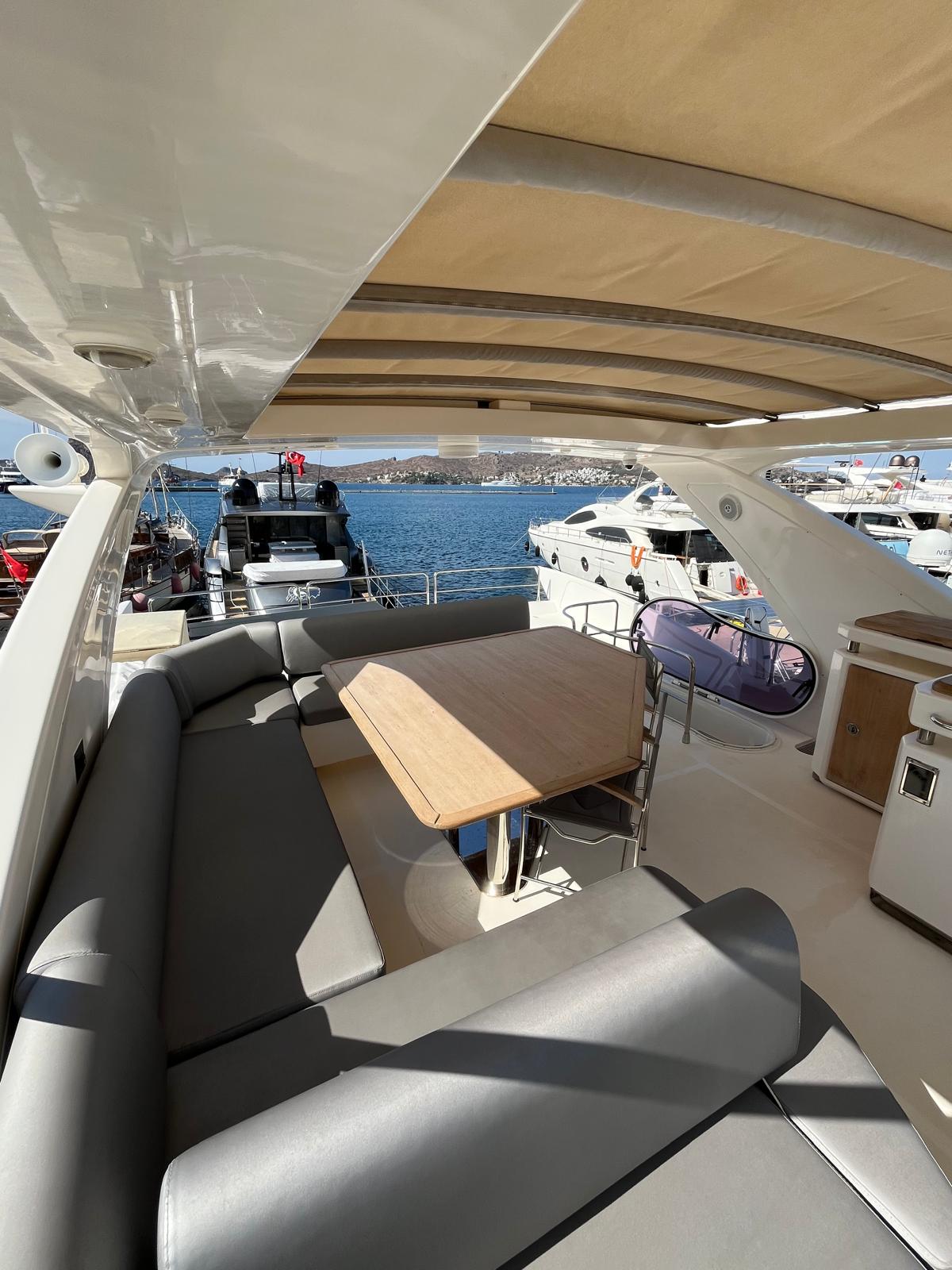 Azimut 70 — photo 21