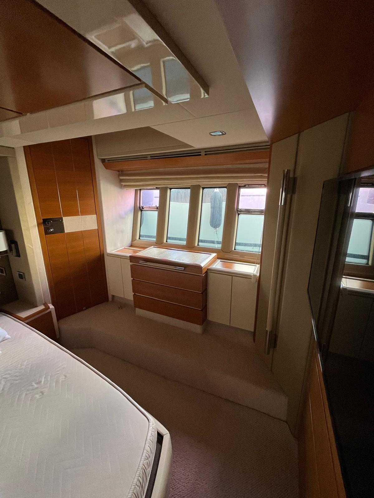 Azimut 70 — photo 36
