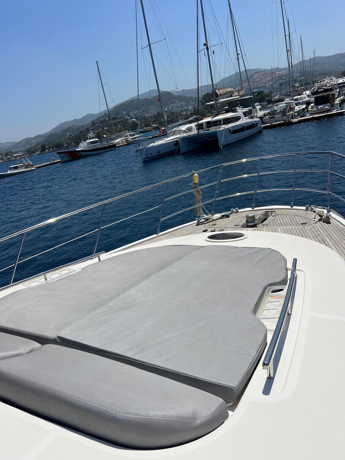 Azimut 70 — photo 16