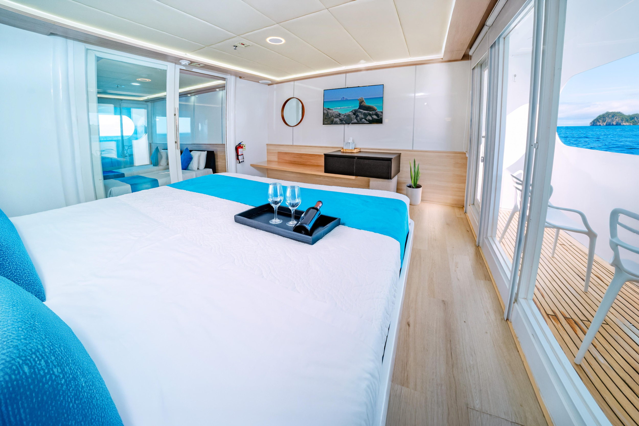 Crucero en Pequeño Barco Tesoros de Galápagos — photo 11