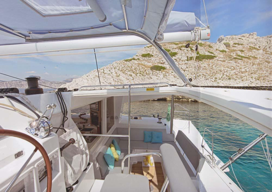 Lagoon 400 S2 — photo 3