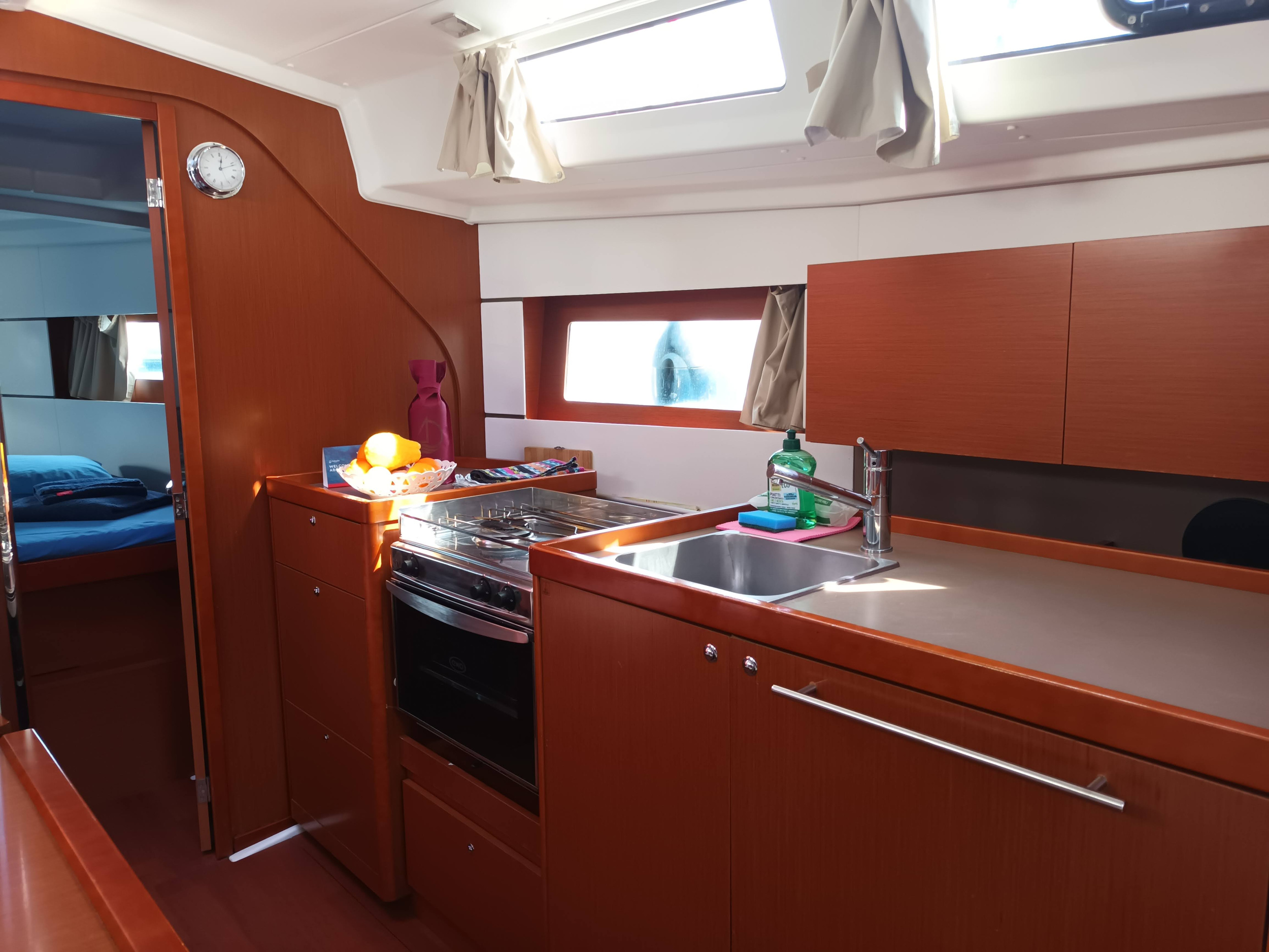 Oceanis 38.1 — photo 2