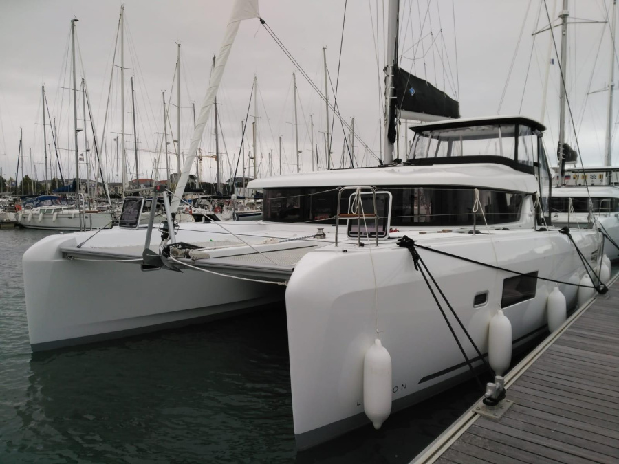 Lagoon 42 - Premium — photo 4