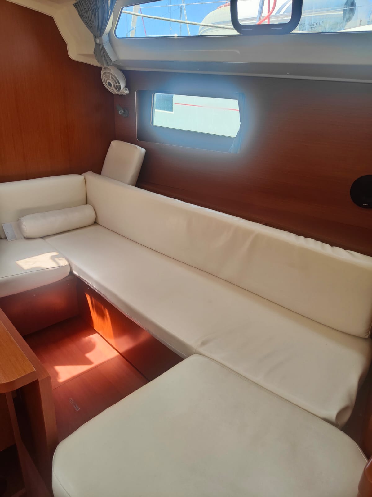 Oceanis 41.1 — photo 4