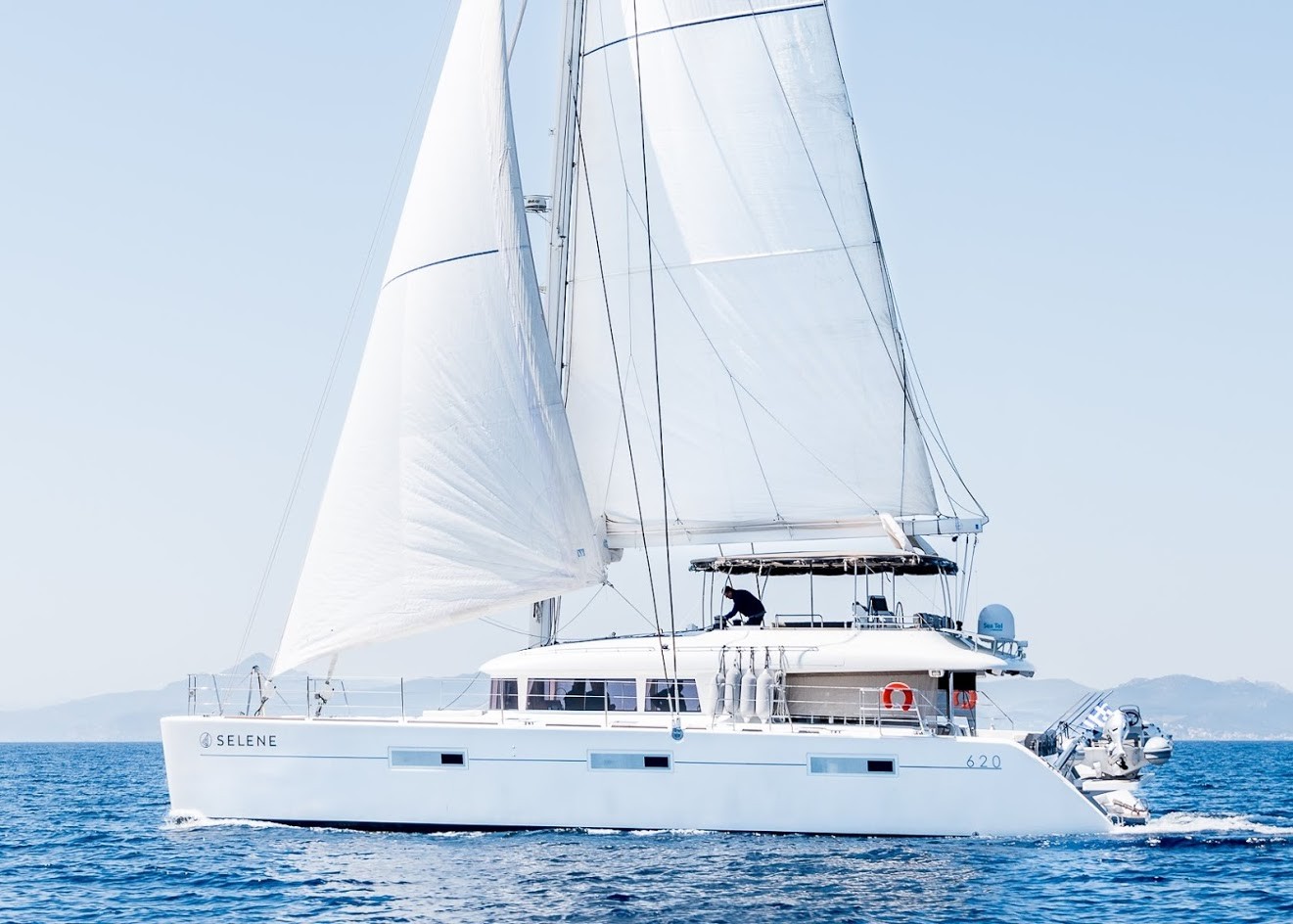 Lagoon 620 — photo 1
