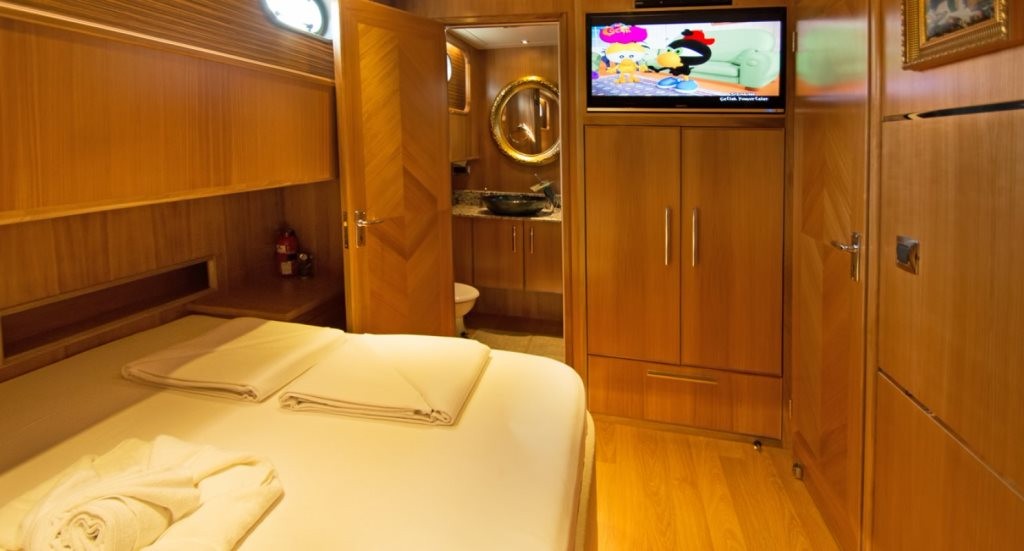 Motoryacht — photo 6