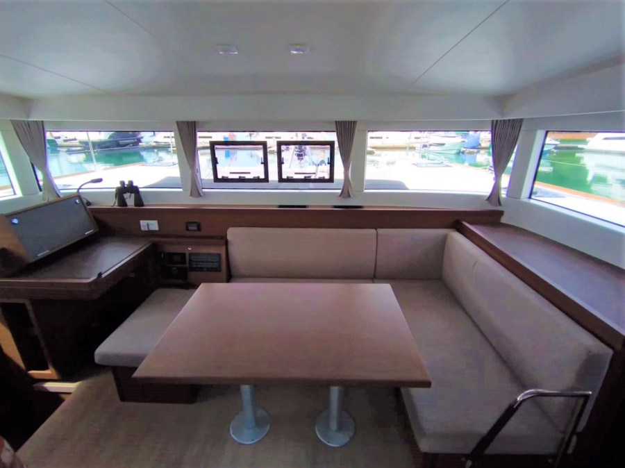 Lagoon 40 — photo 12