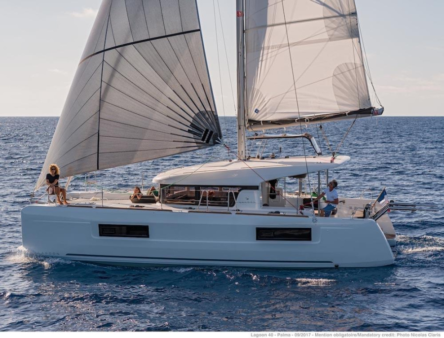 Lagoon 40 — photo 9
