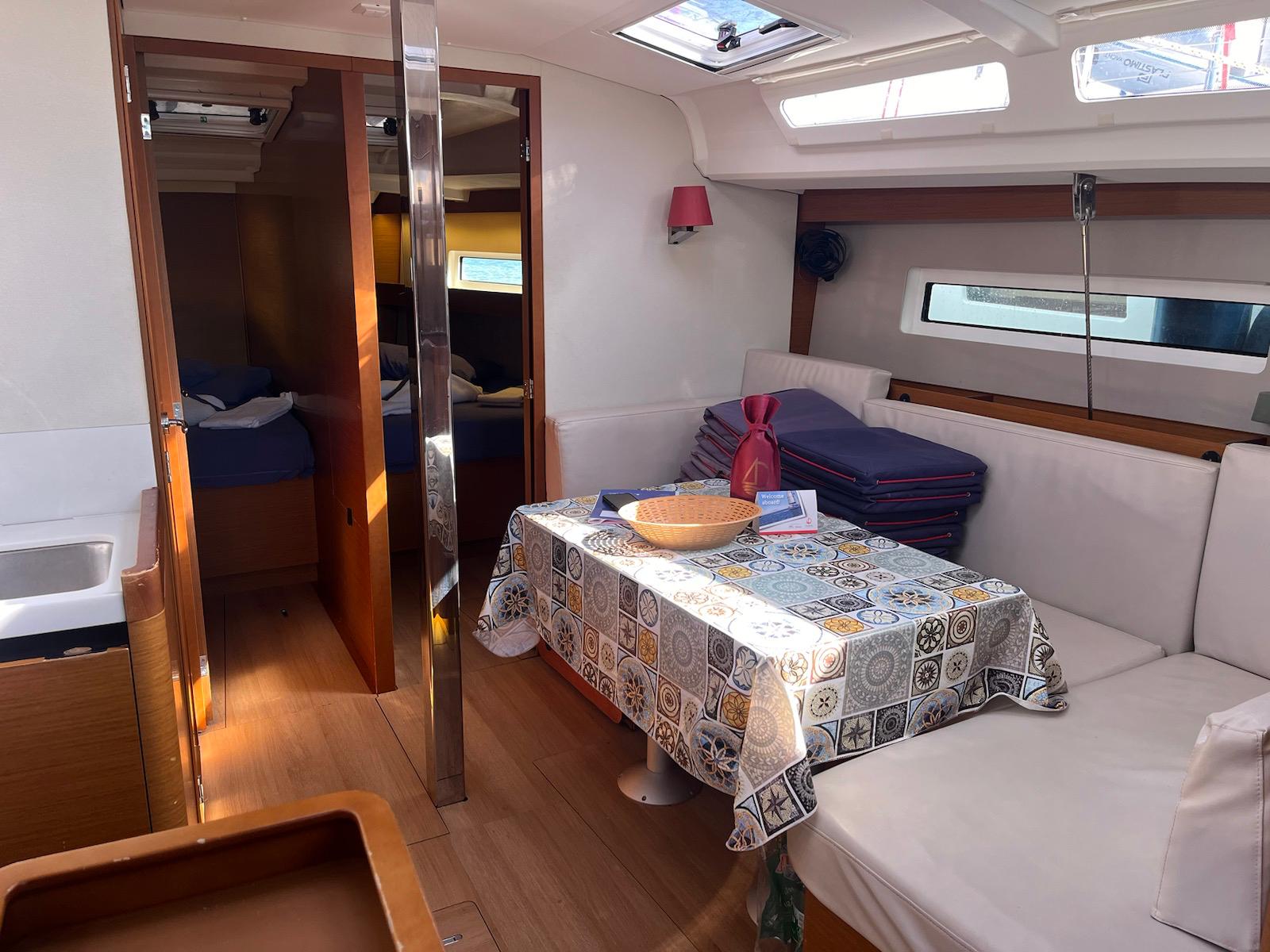 Sun Odyssey 440 — photo 4