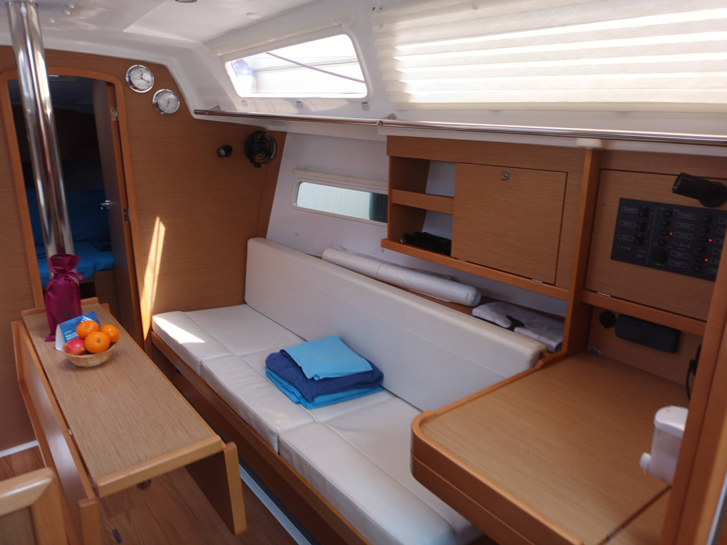 Sun Odyssey 319 — photo 4