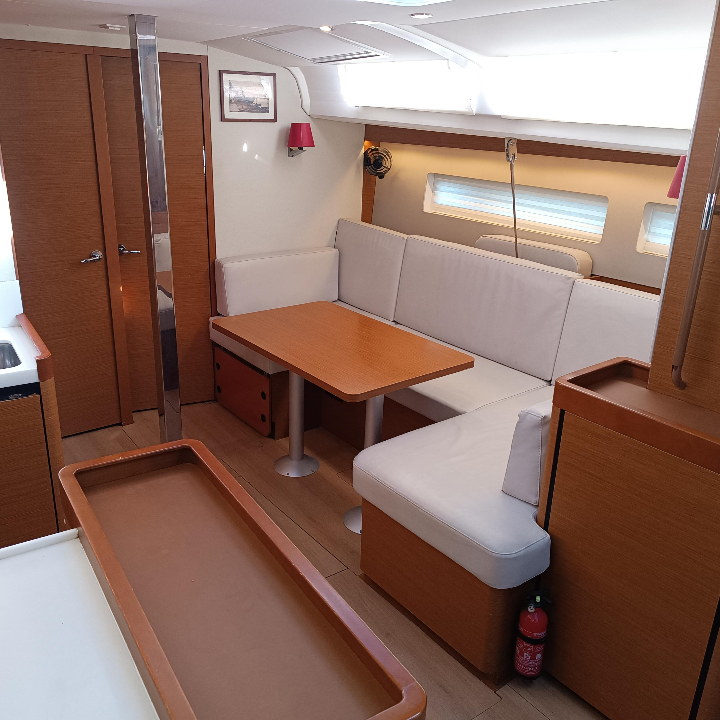 Sun Odyssey 440 — photo 8
