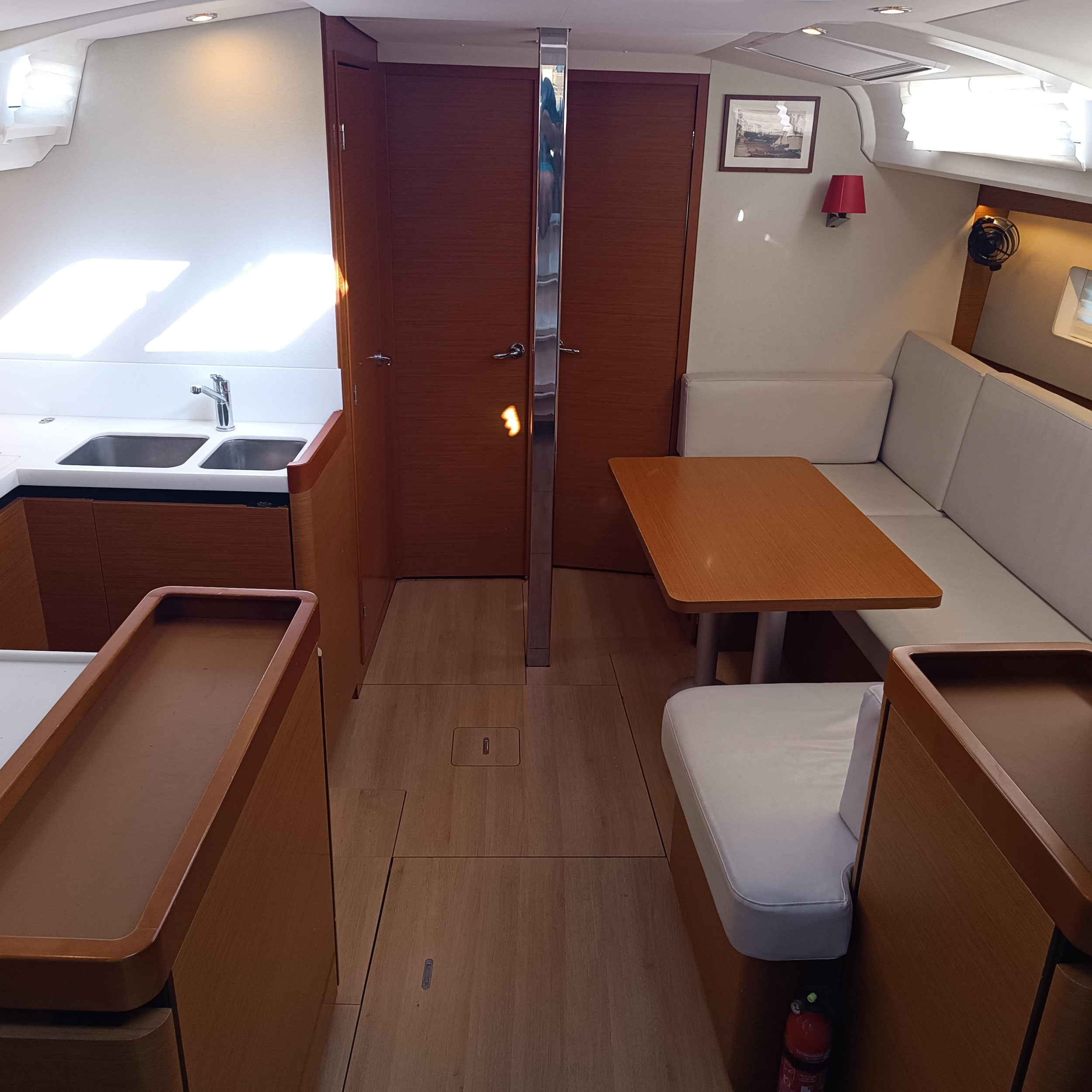 Sun Odyssey 440 — photo 7