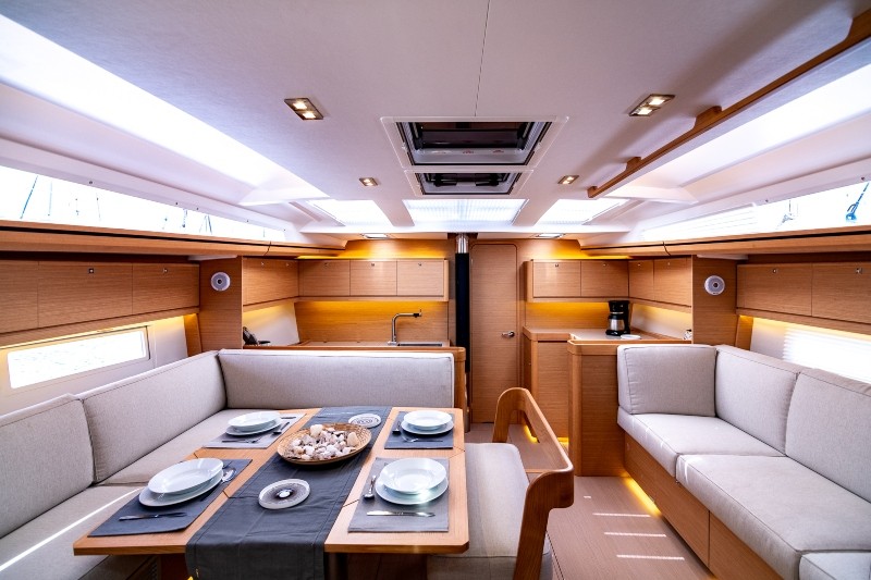 Dufour 520 GL — photo 10