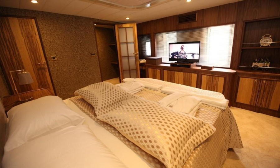Motoryacht — photo 24