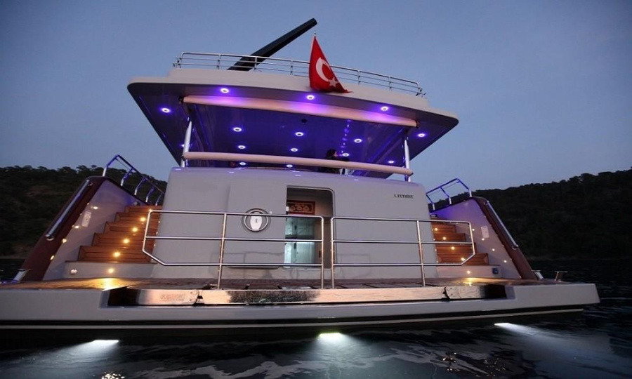 Motoryacht — photo 6