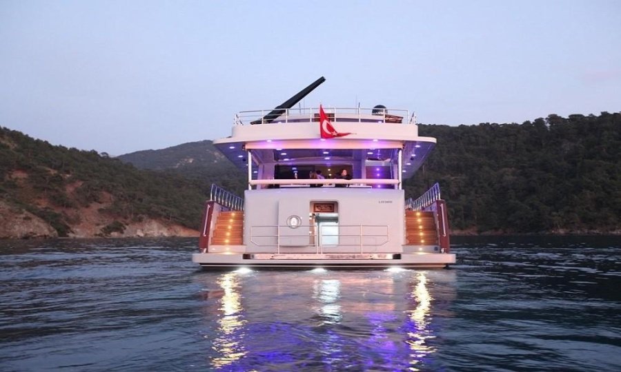 Motoryacht — photo 5