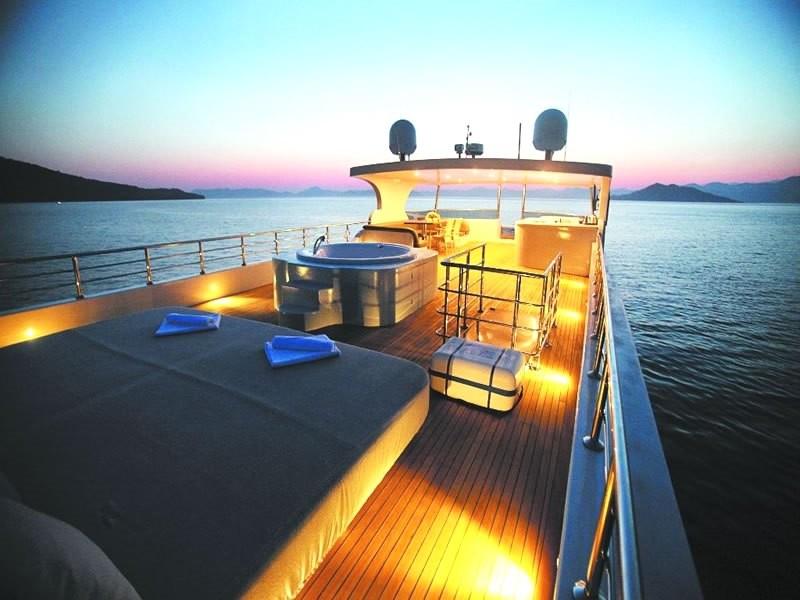 Motor Yacht — photo 22