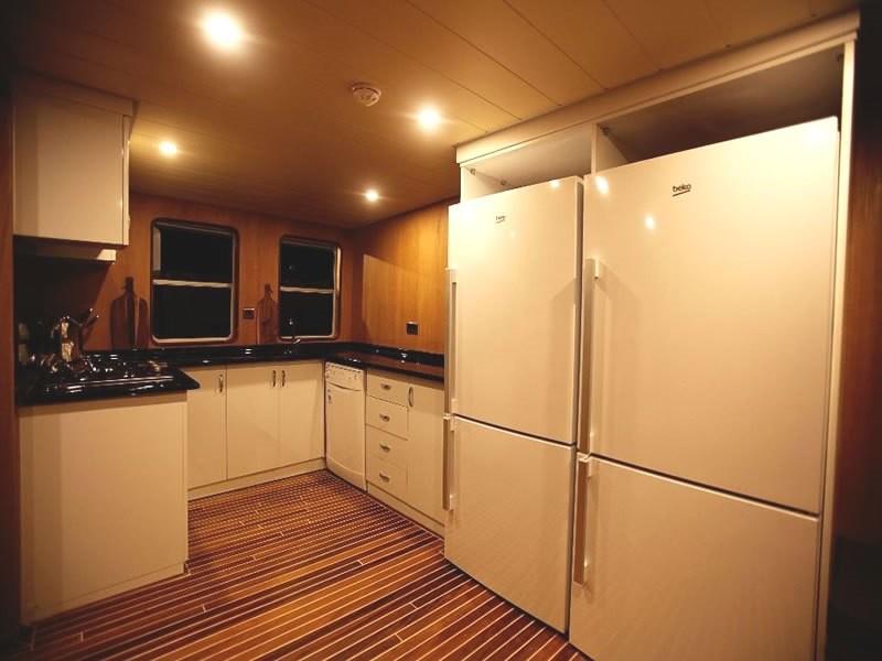 Motor Yacht — photo 6