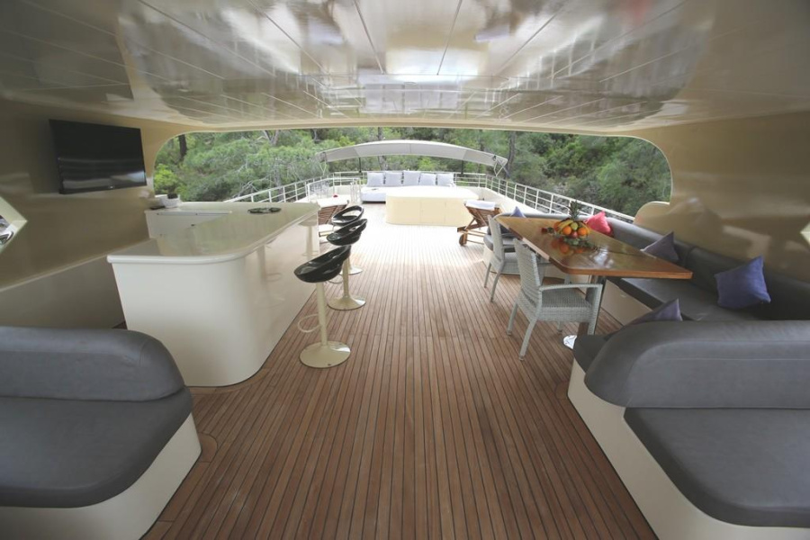 Motor Yacht — photo 18