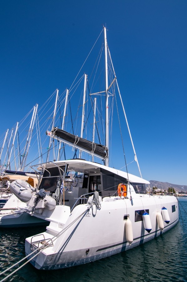 Lagoon 42 — photo 1