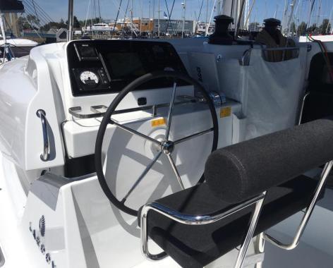 Lagoon 42 — photo 2