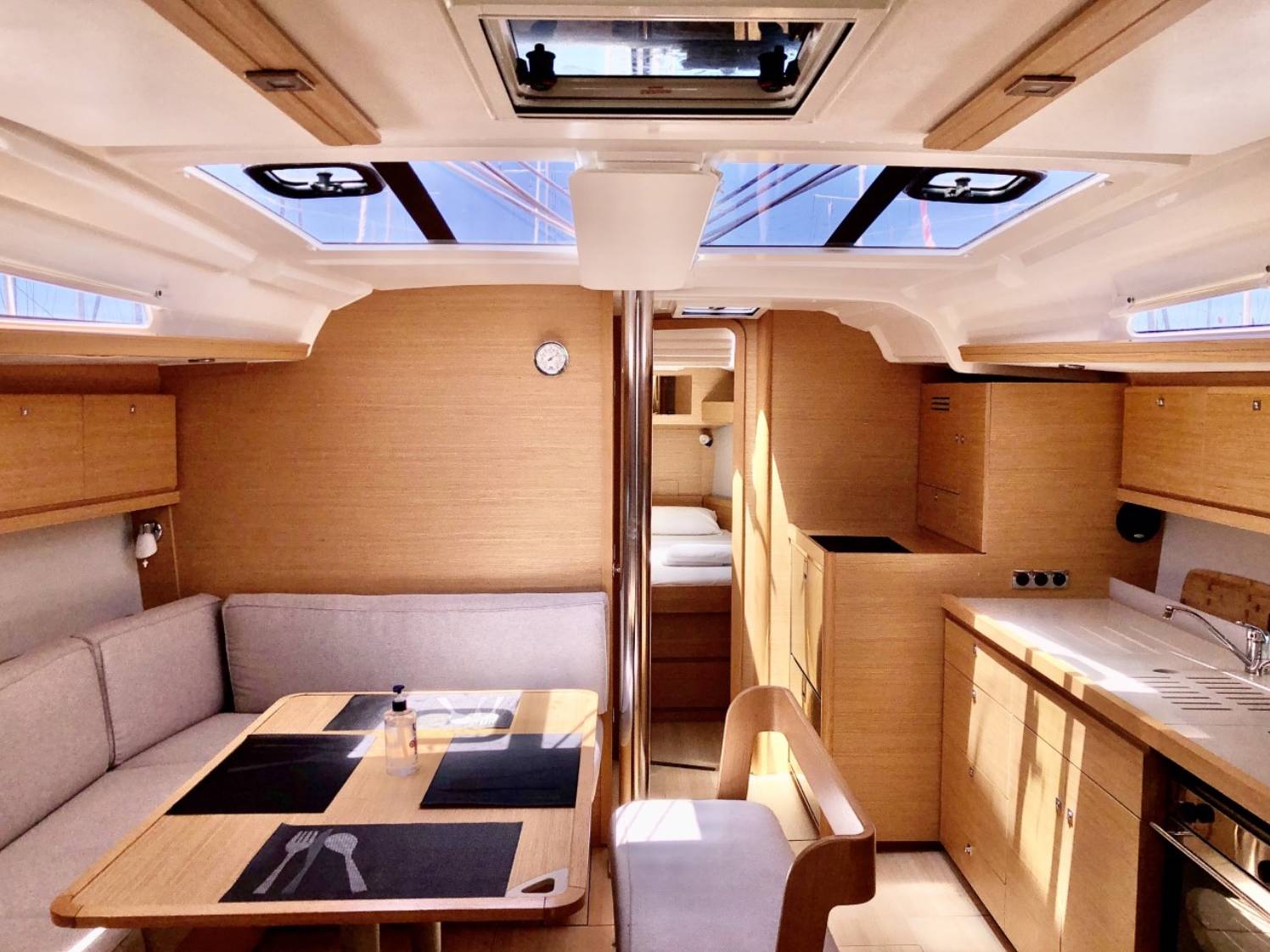 Dufour 430 Grand Large — photo 23