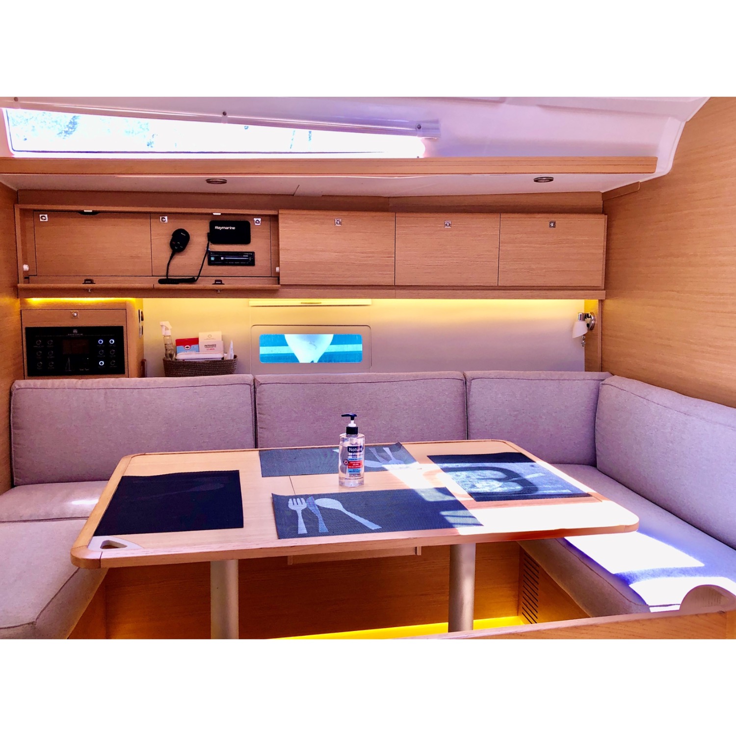 Dufour 430 Grand Large — photo 10
