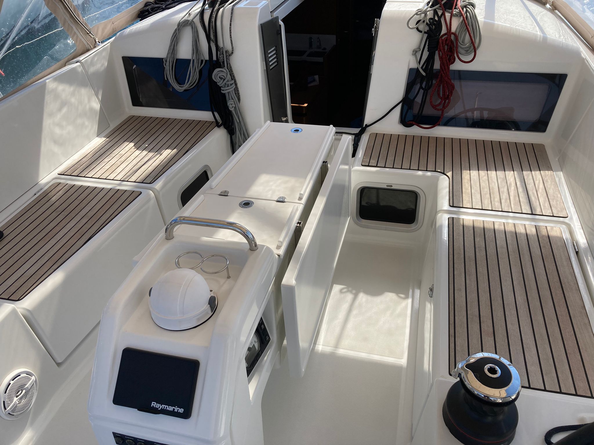Sun Odyssey 440 — photo 6