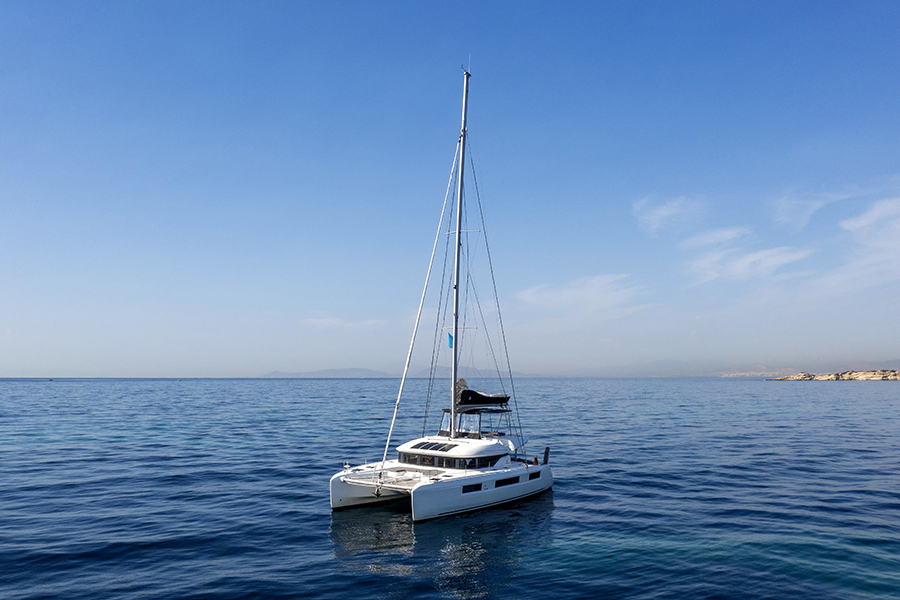 Lagoon 50 — photo 1
