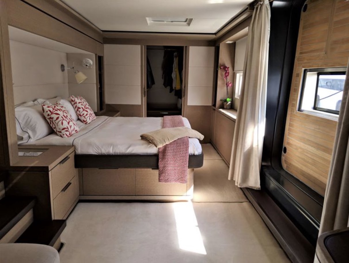 Lagoon 78 Crewed — photo 4