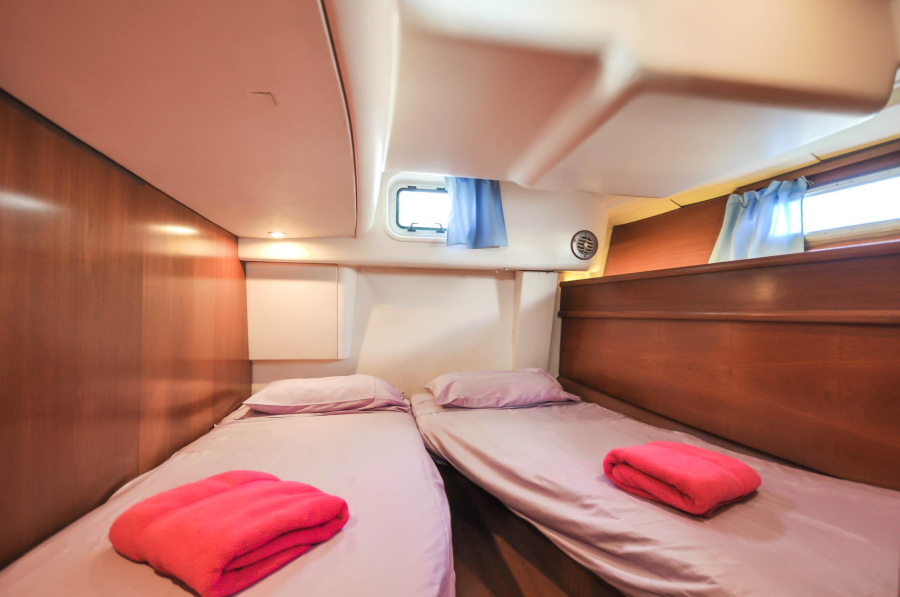 Sun Odyssey 54 DS, with AC — photo 6