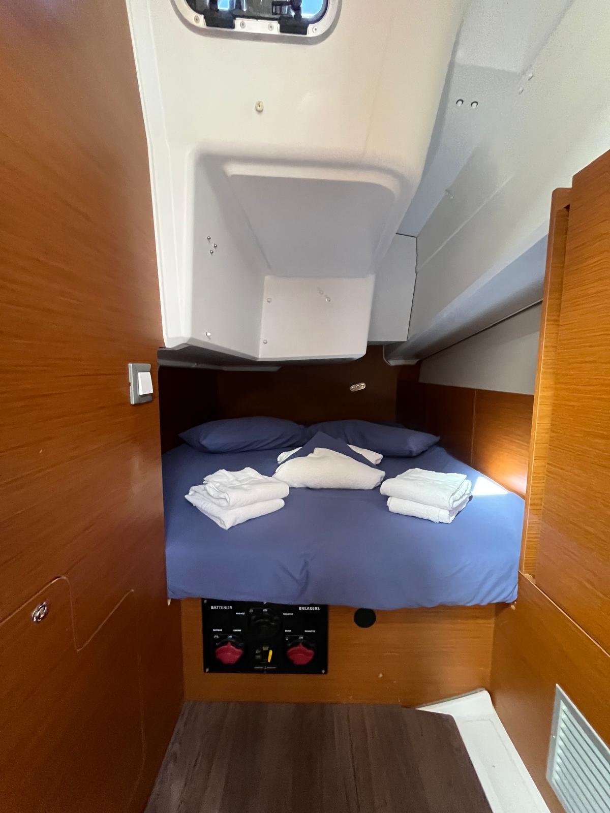 Sun Odyssey 380 — photo 6