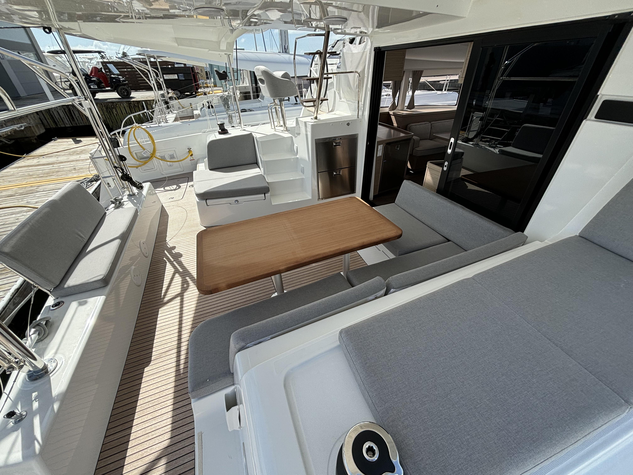 Lagoon 42 — photo 10