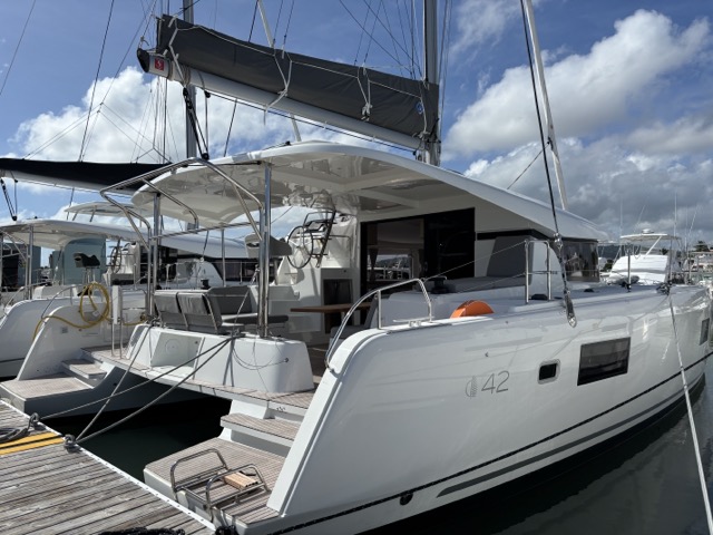 Lagoon 42 — photo 1