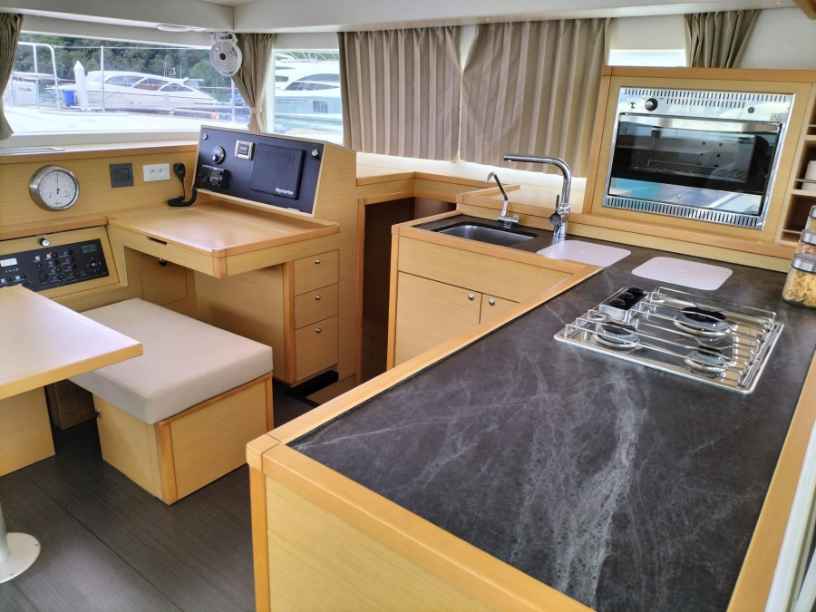 Lagoon 400S2 — photo 2
