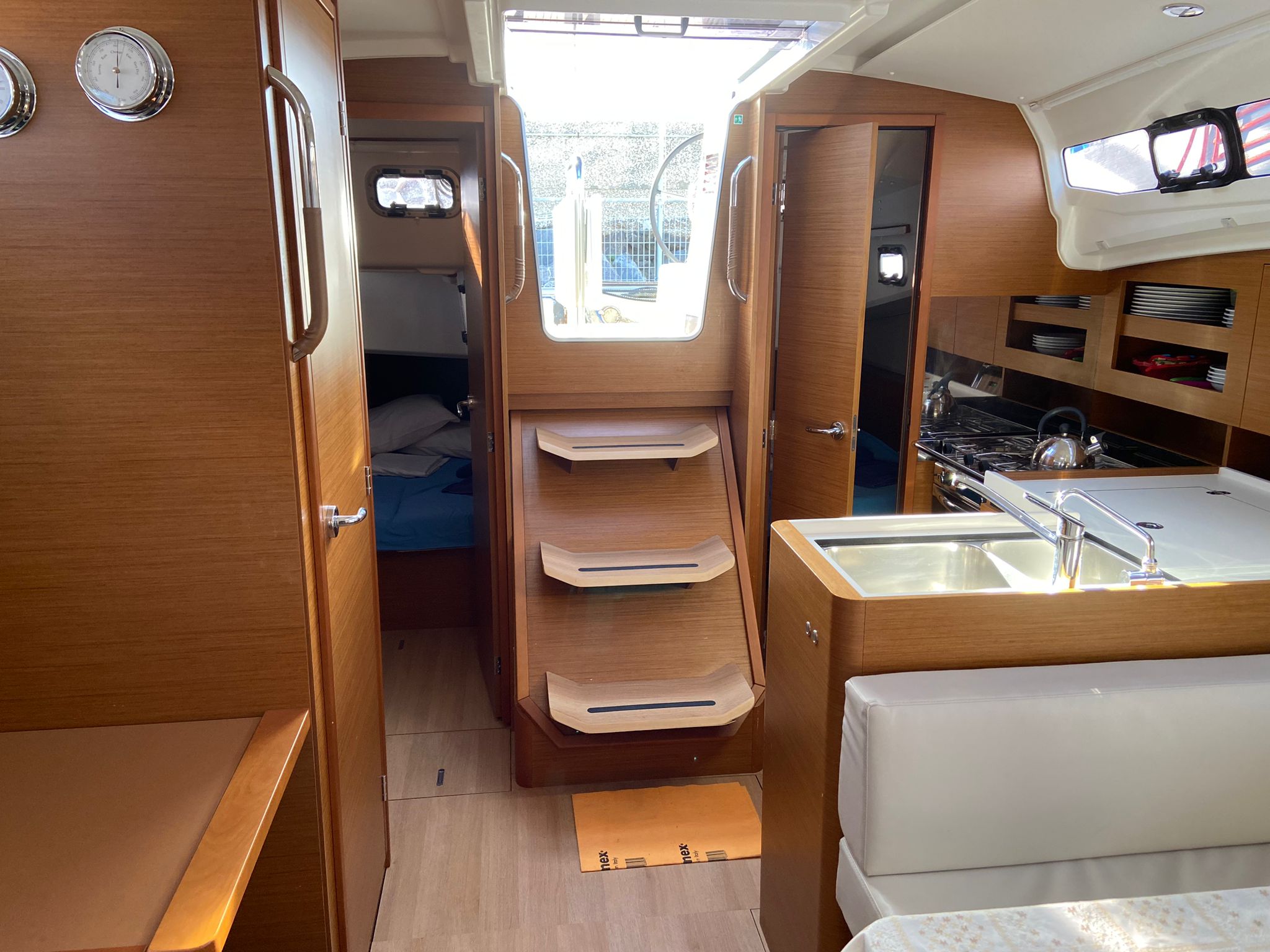 Sun Odyssey 380 — photo 6