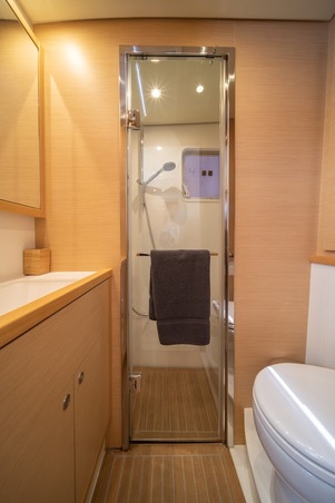 Lagoon 560 — photo 11