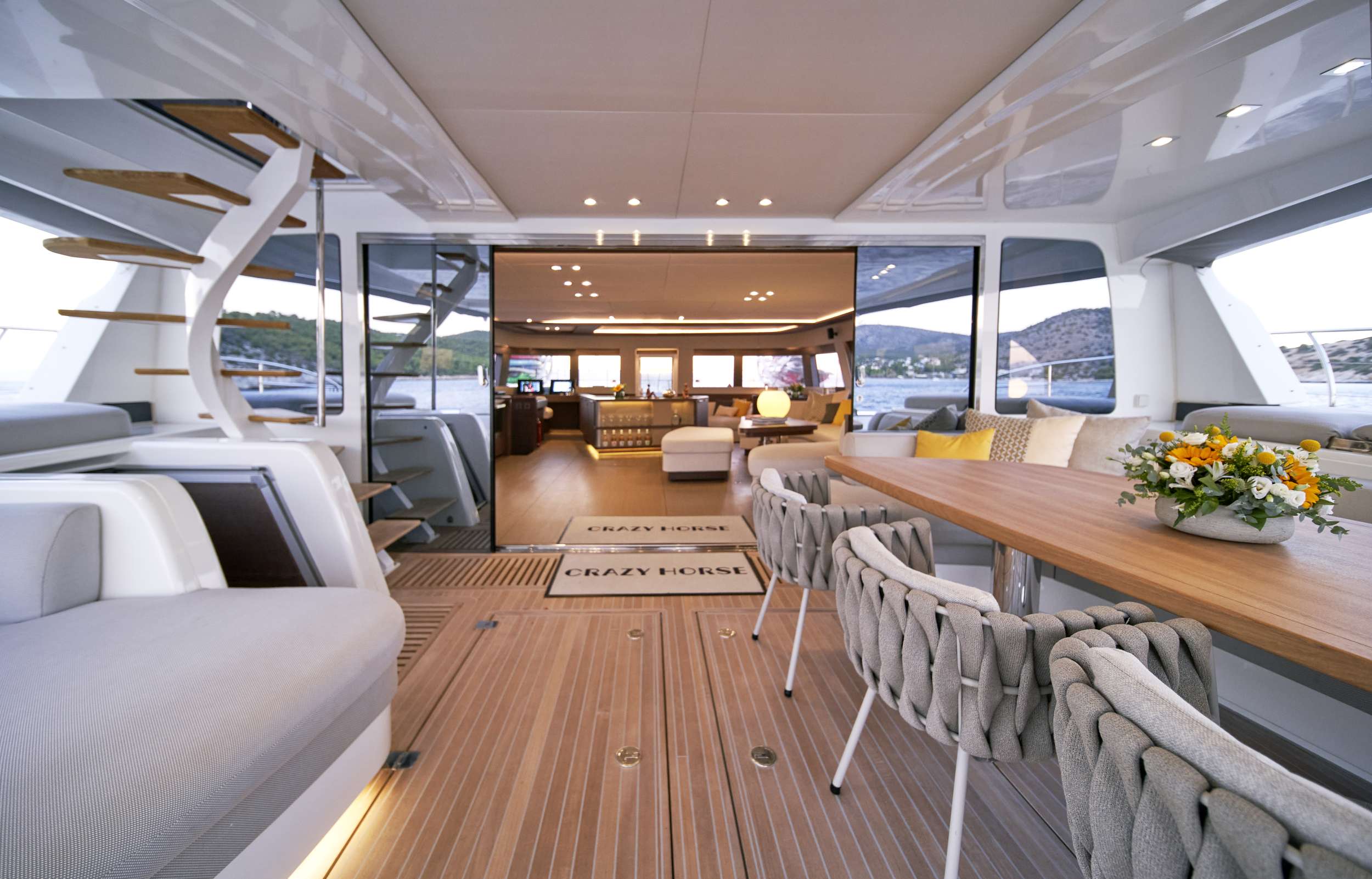 Lagoon 78 power crewed — photo 4
