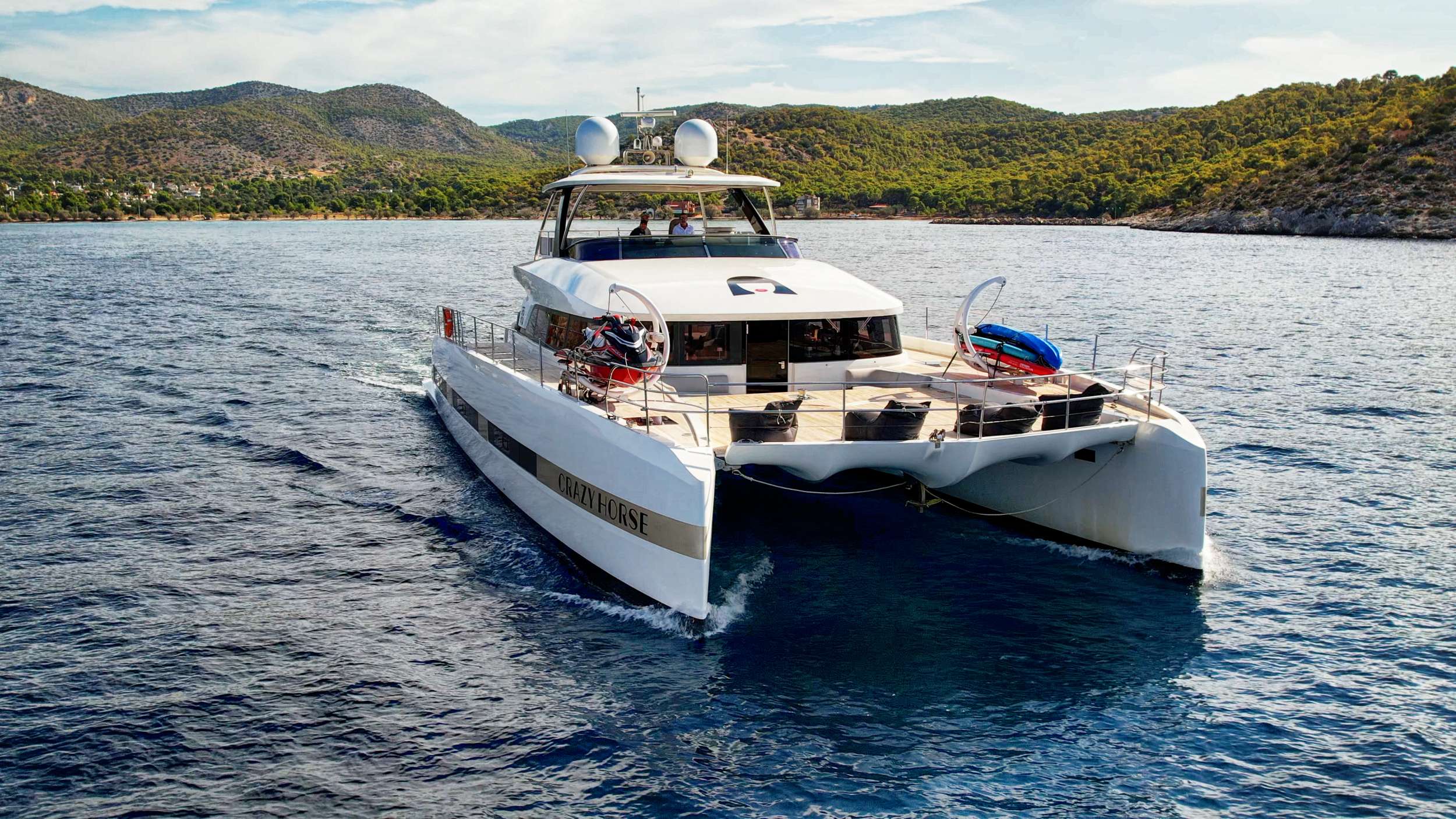 Lagoon 78 power crewed — photo 1