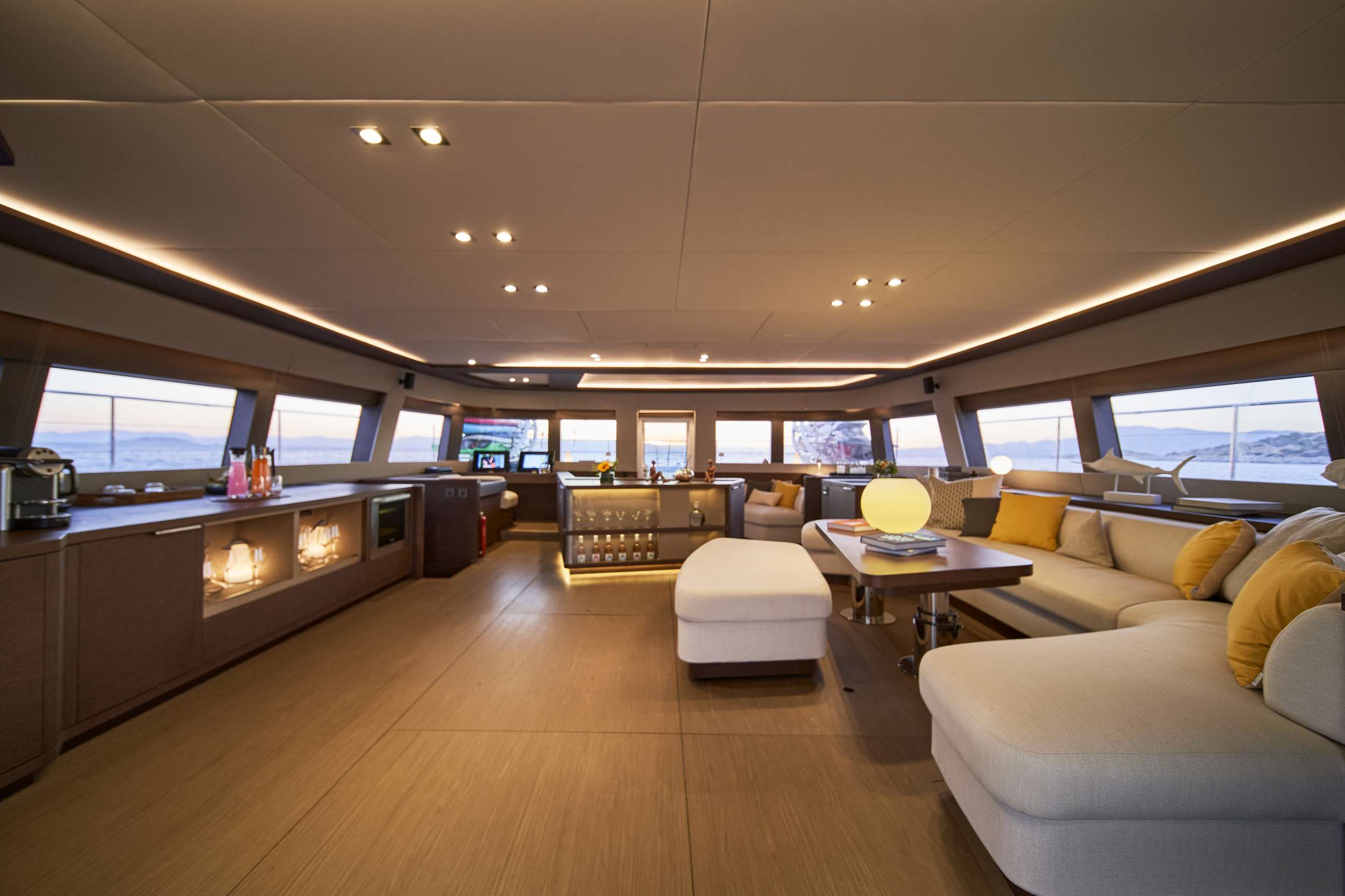 Lagoon 78 power crewed — photo 14