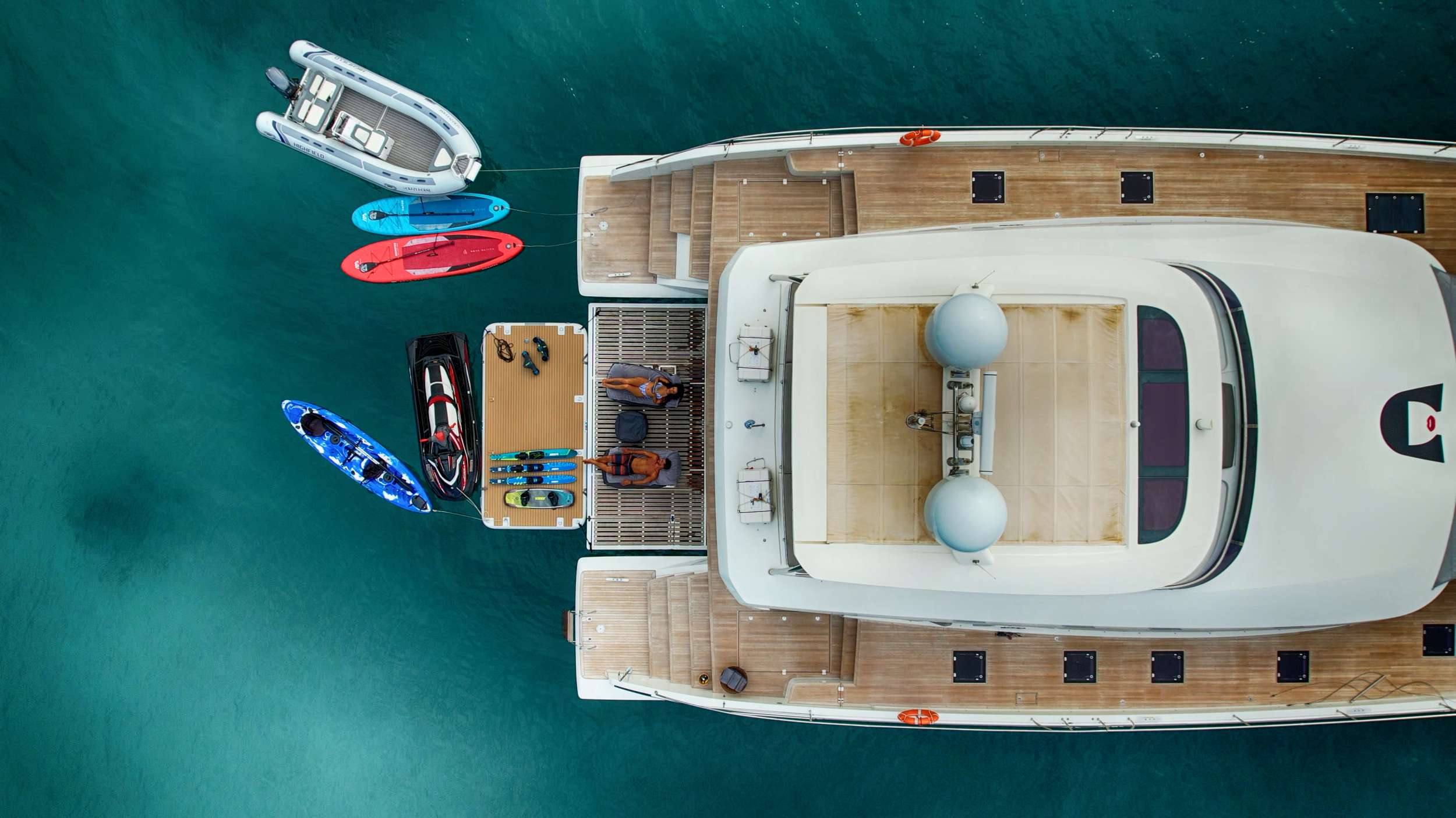 Lagoon 78 power crewed — photo 8